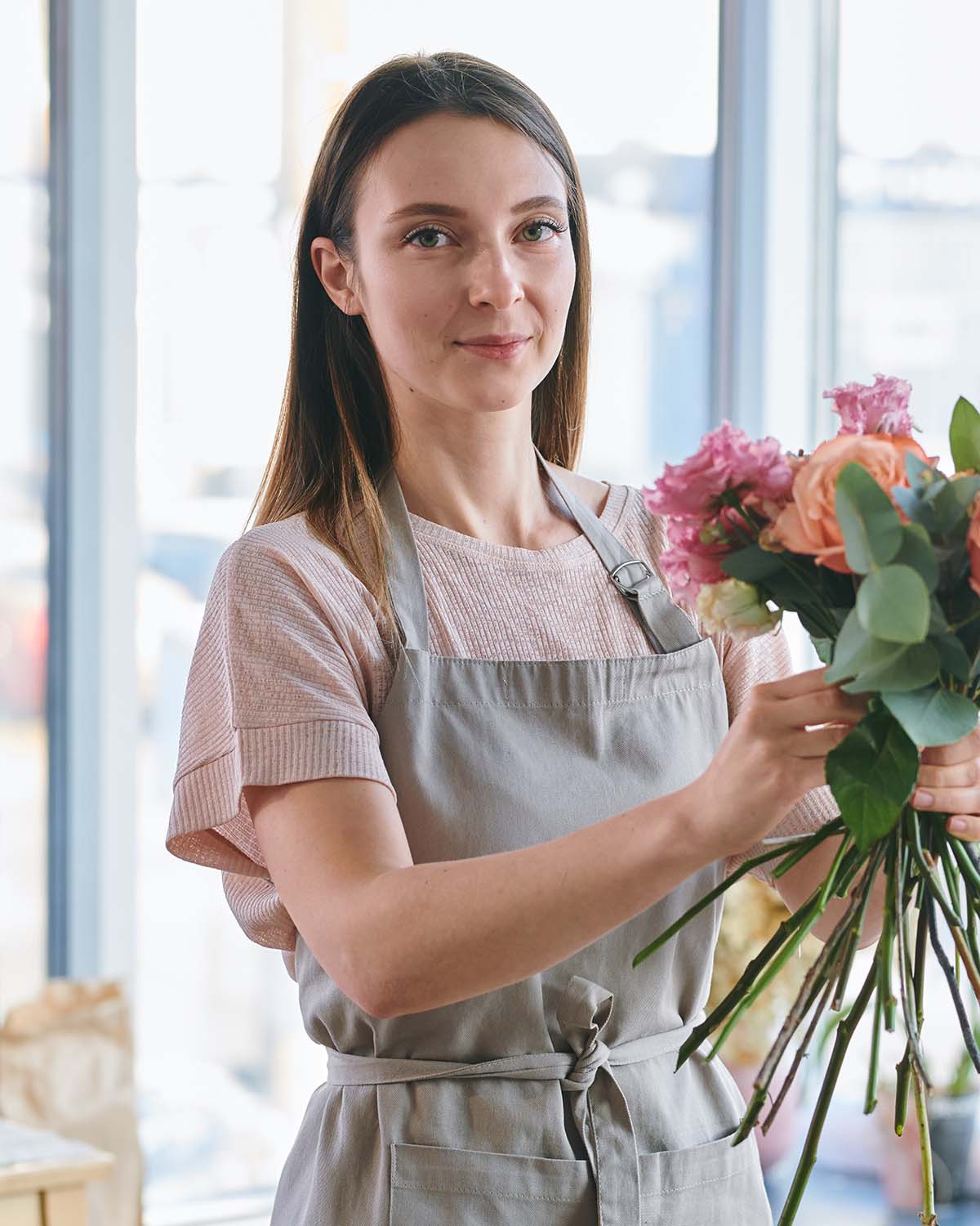 florist-making-bouquet-CX7435F.jpg